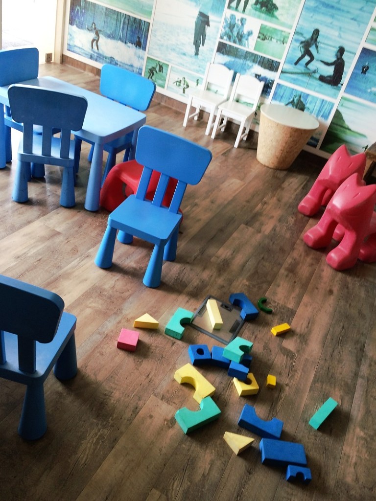 Kidscorner-BineLovesLife-Leaving-on-a-Jetplane