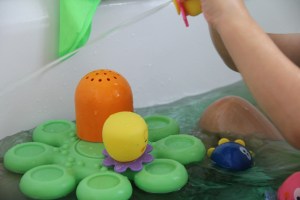 Okto Plantschis Badewannenspielzeug Erfahrung BineLovesLife