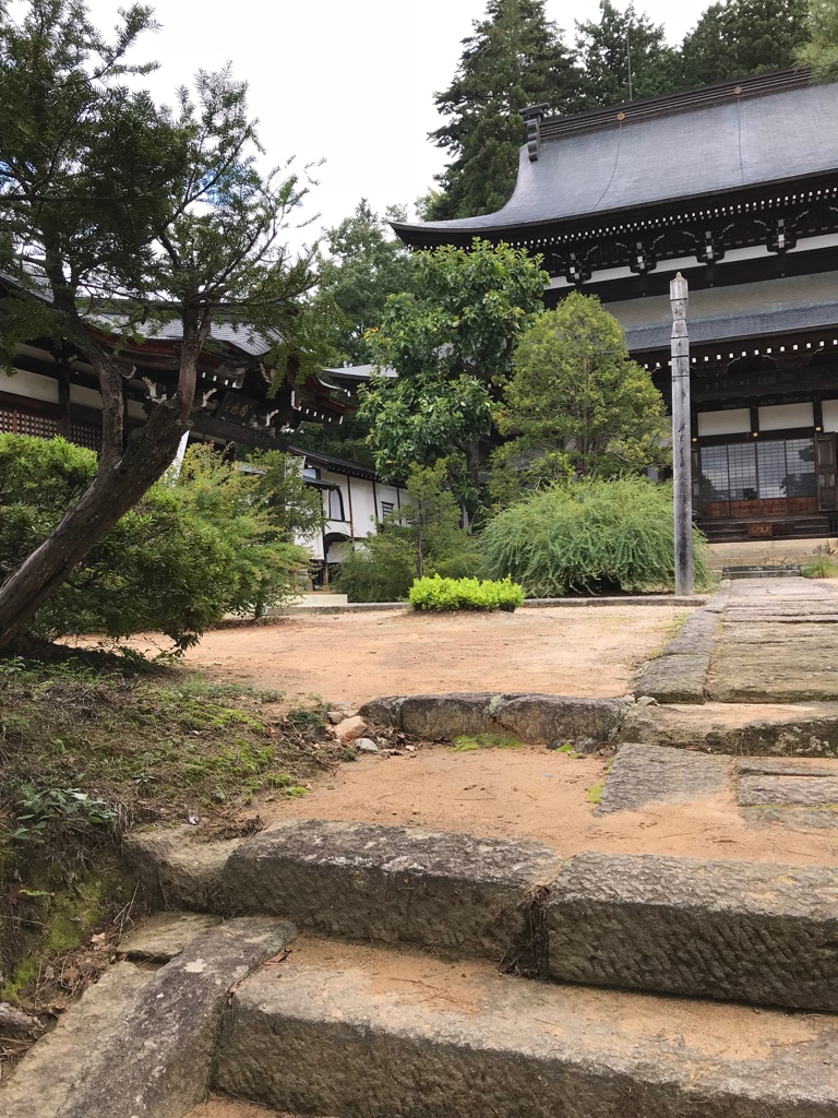 Tempelweg Takyama Japan mit Kindern BineLovesLife