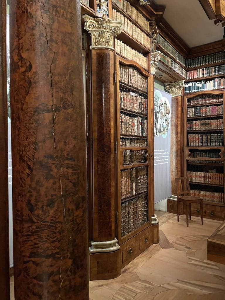 Stiftsbibliothek Sankt Gallen BineLovesLife